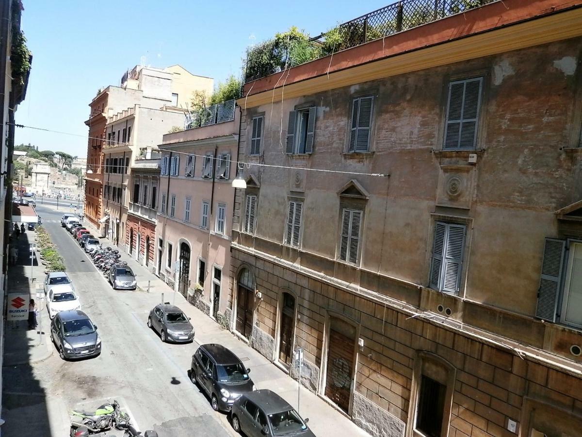 Via Capo D'africa 19 Appartamento